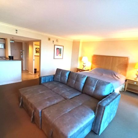 Ilikai Apt 302 - Spacious Studio With Stunning Ocean & Harbor Views Гонолулу Экстерьер фото